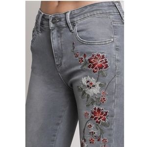 WISHLIST Floral-Embroidered Skinny Jeans, Sz M